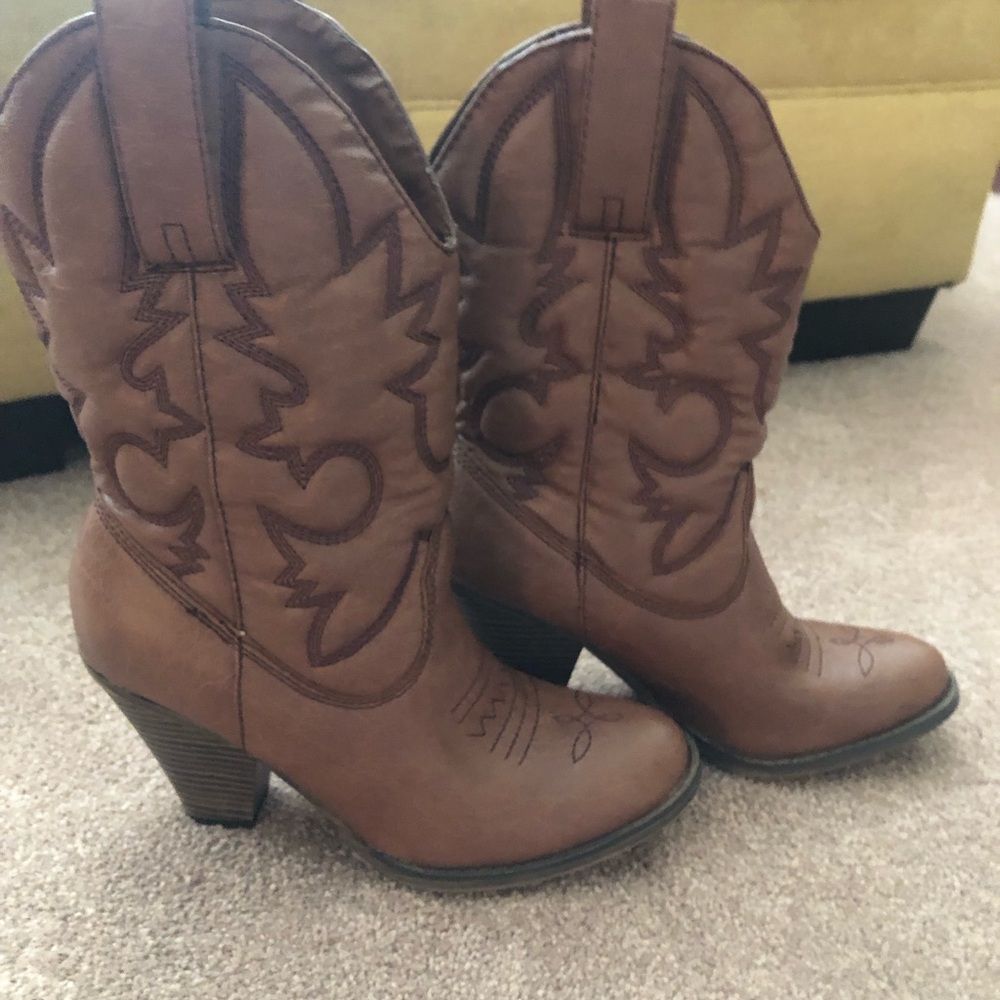 Western cowgirl BONGO Brown Heeled Boots Stylish Footwear
